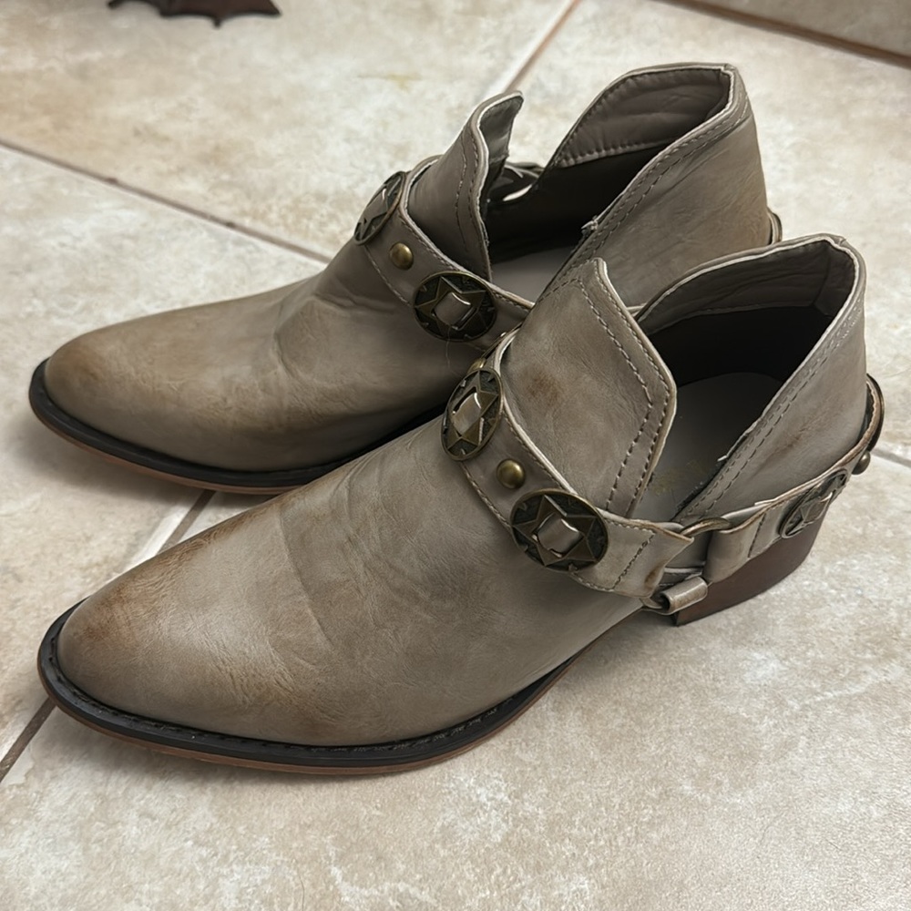 Arider Girl Ankle Boots View 3